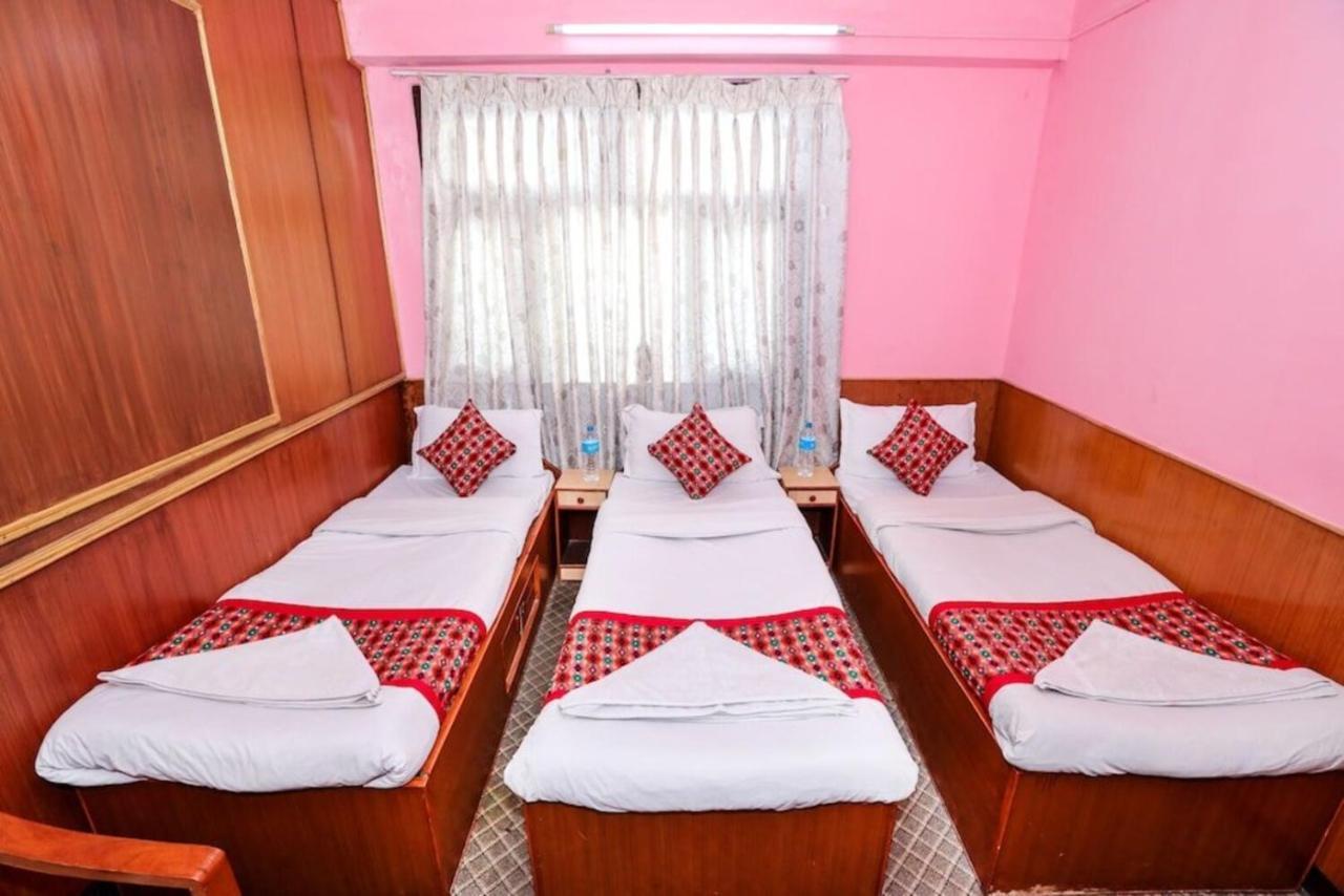 Hotel Plumeria Inn Kathmandu Bagian luar foto